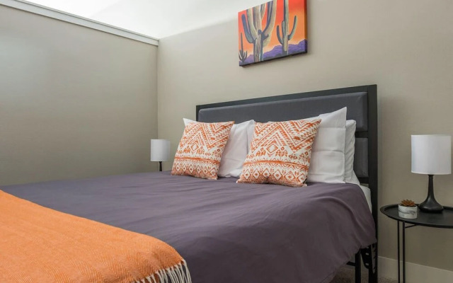 FRONTDESK Old Town Apts Scottsdale