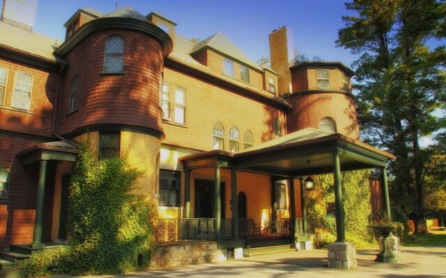 The Brewster Inn