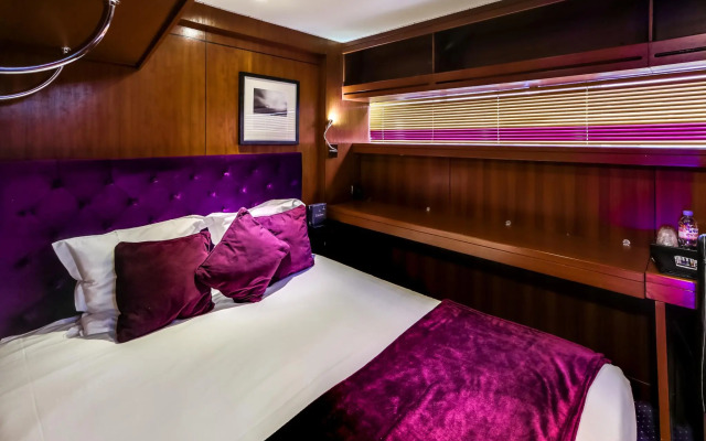 VIP Paris Yacht Hotel