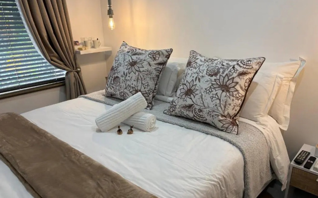 Luxury Upmarket Guesthouse 20 on 4th
