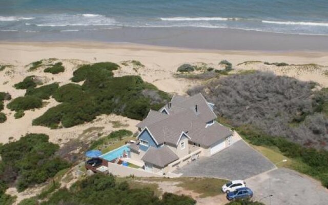 Moya Manzi Beach House