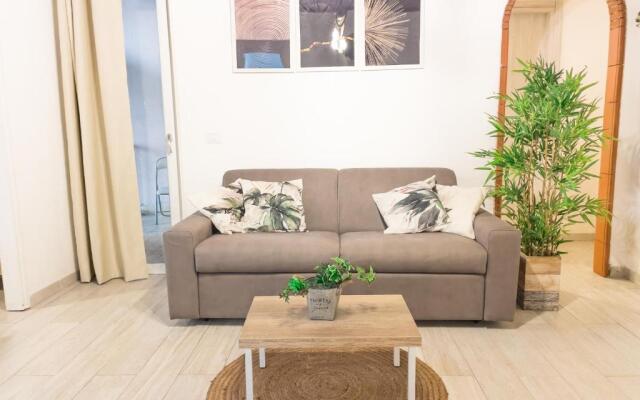 Demetra Seafront Apartment - Parking & Pool