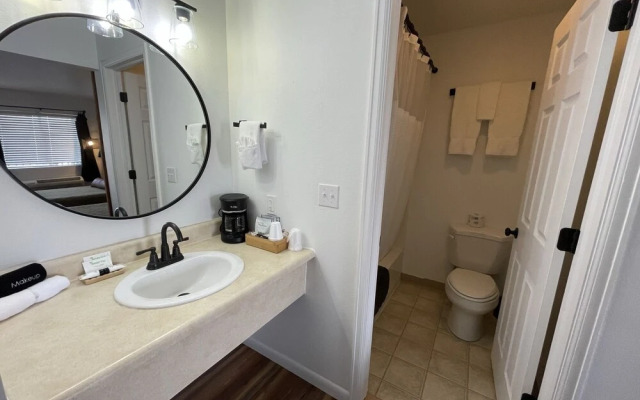 Trailhead Cabins & Lodging