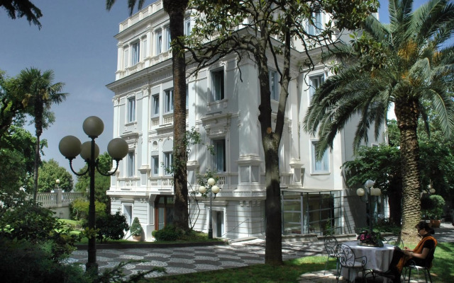 Hotel Flora