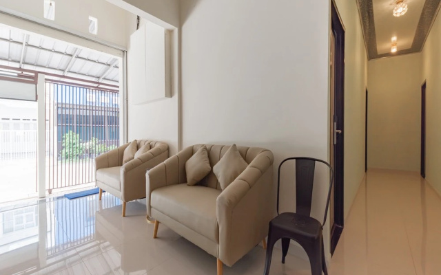 RedDoorz Plus Near Rsud Gunung Jati Cirebon – Guest Rooms – Cirebon