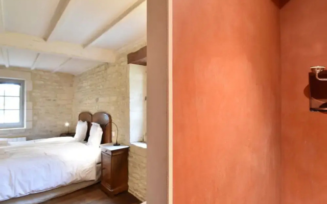 Luxurious Mansion in Castle Grounds in Lantheuil