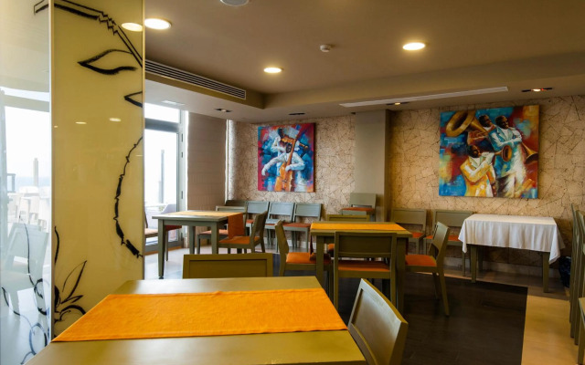 Kn Hotel Arenas del Mar - Adults Only