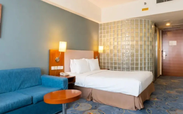 Tianjin Binhai Saint Light Hotel