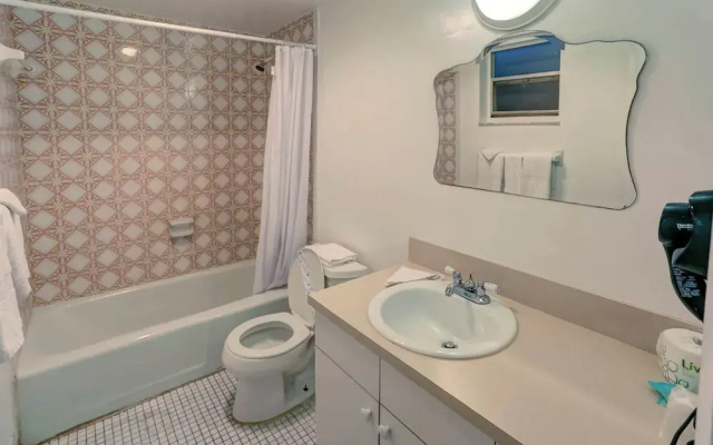 Richard's Motel Studio