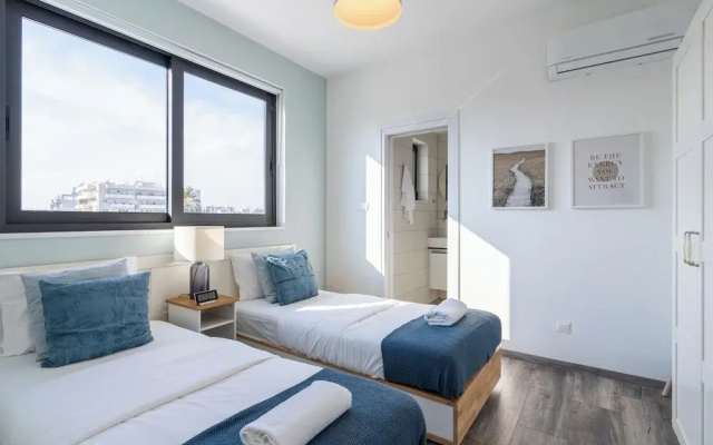 Thálassa 2-BR Apt. & Balcony in Larnaca