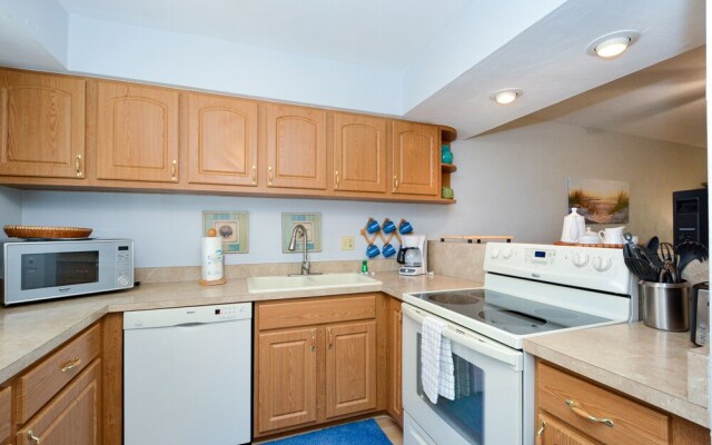 Runaway Bay Resort by BBG