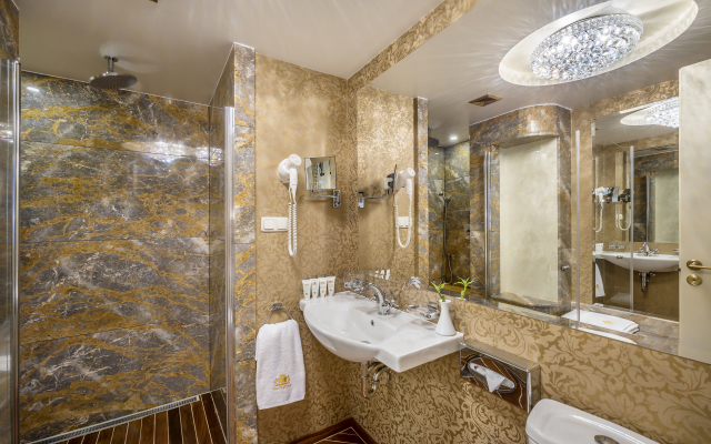 IMPERIAL Hotel & Restaurant