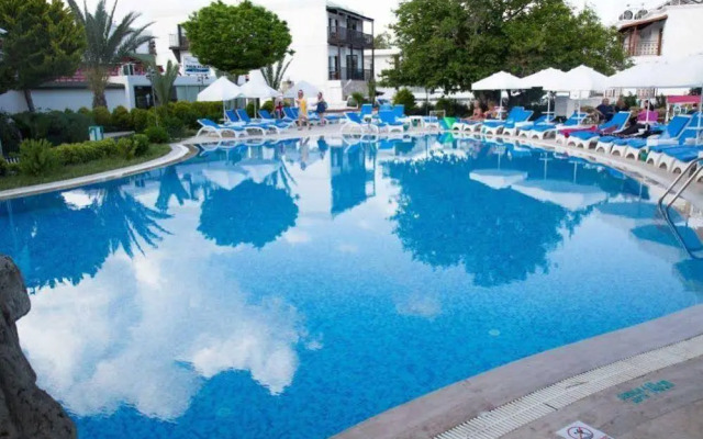 Royal Palm Beach Hotel