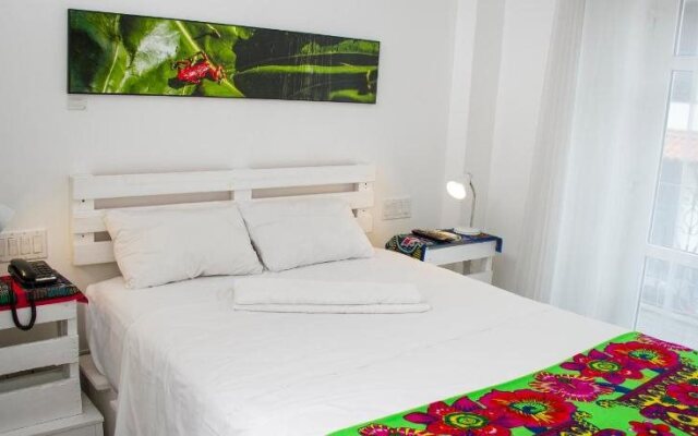Gatto Blanco Party Hotel