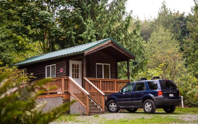 Mount Vernon Camping Resort Studio Cabin 4