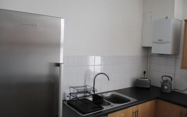 Lovely, Spacious, 3 Bedded, First Floor Apartment