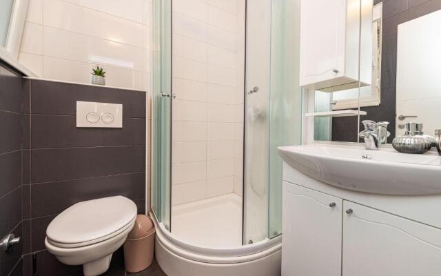 Star 2 modern & centrally ap for 6