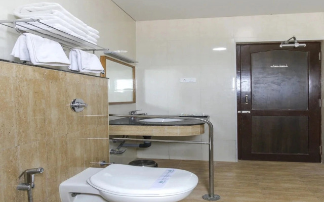 Hotel Saravana Bhavan by OYO Rooms