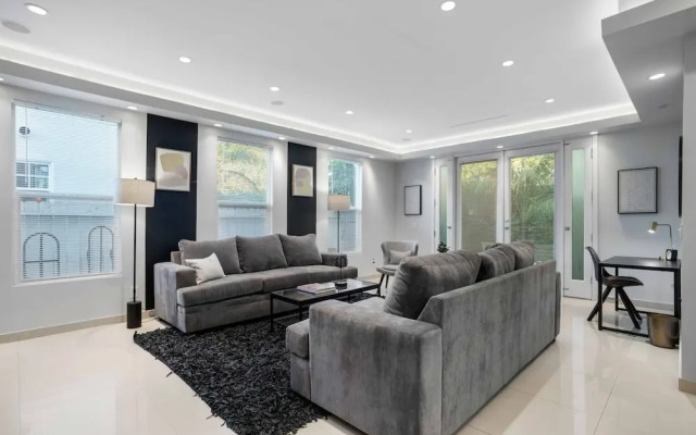 Walefield by Avantstay Mid-wilshire Home + Pool