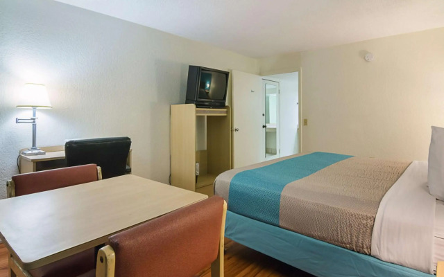 Motel 6 Ocala, FL - Conference Center