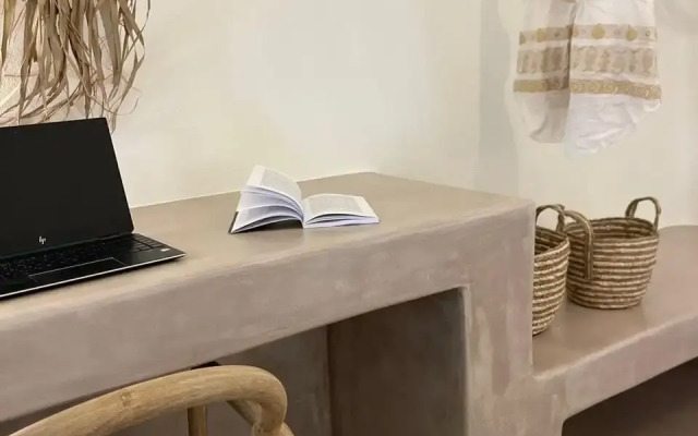 Acave Santorini Suites