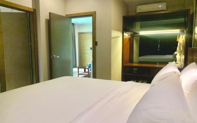 The Henry Hotel Roost Bacolod