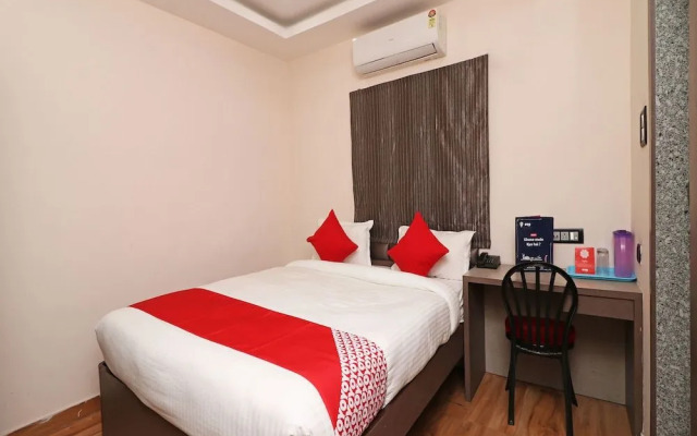 OYO 11723 Hotel Barney Grand