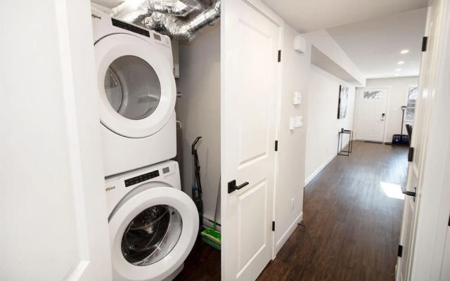 Cheerful 4 Bedrooms Duplex Unit Great Location