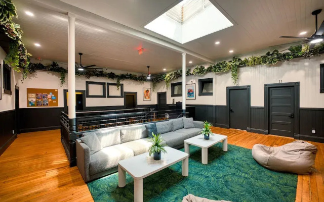 Howzit Hostels Hawaii