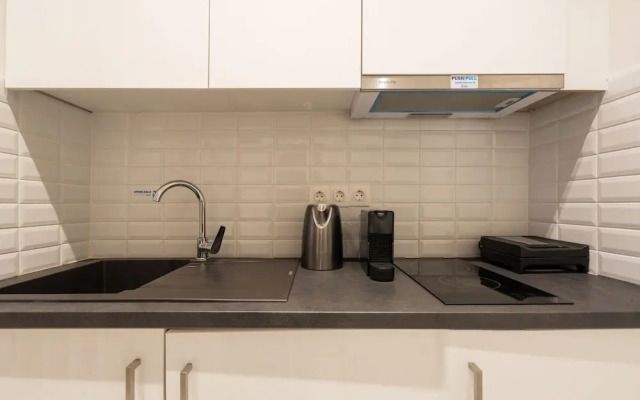 Kolonaki Chic Minimalist Studio-Athens