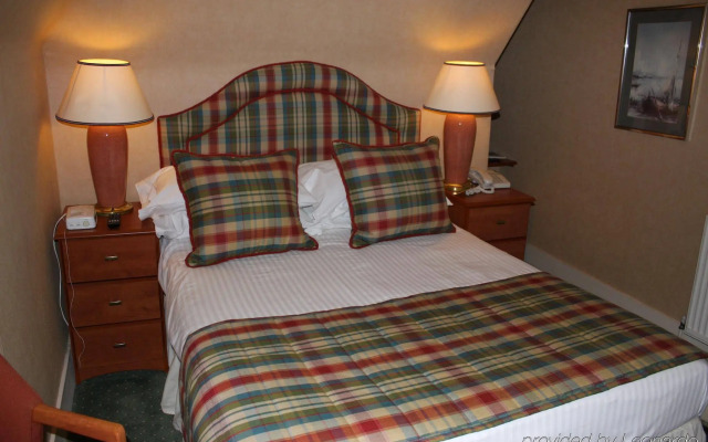Loch Kinord Hotel