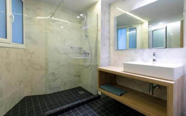 TONI'S "Aquaman" 4BD Apartment in Athens!