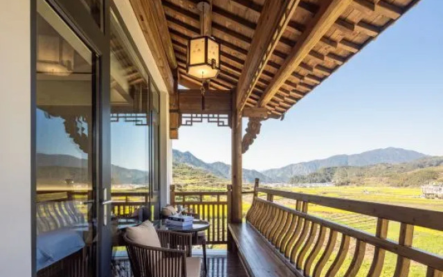 Three Lives and One Residence in Huangling, (Huangling Scenic Area Store)