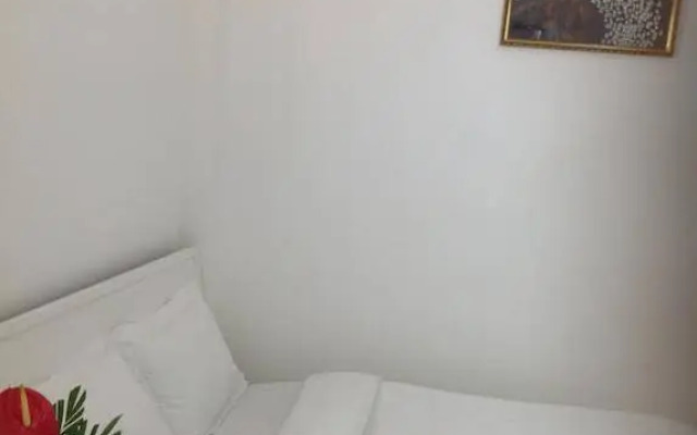 Pho Lanh Hotel