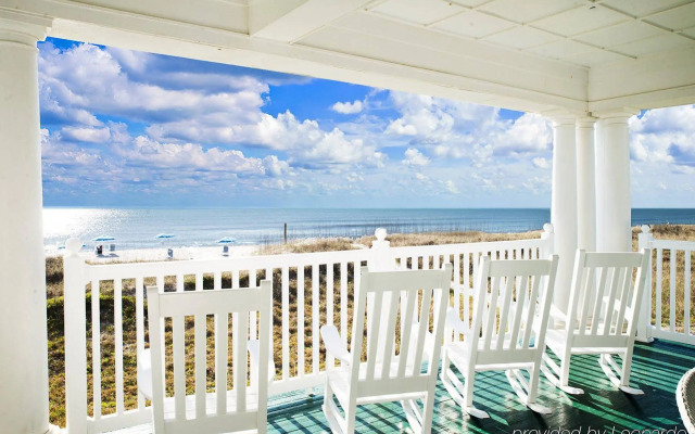 Elizabeth Pointe Lodge