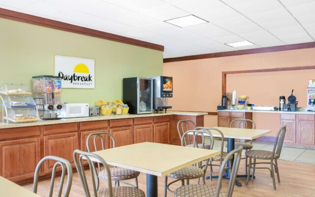 Alice-Days Inn Golfing Area