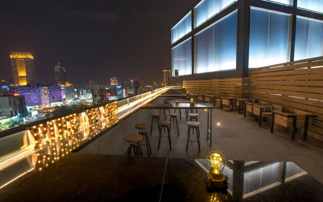 Hotel Indigo Kaohsiung Central Park by IHG