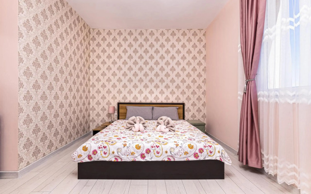 Bright Modern 2BD Apartment with Panoramic View