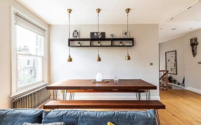 Rustic and Contemporary Haven in Brixton
