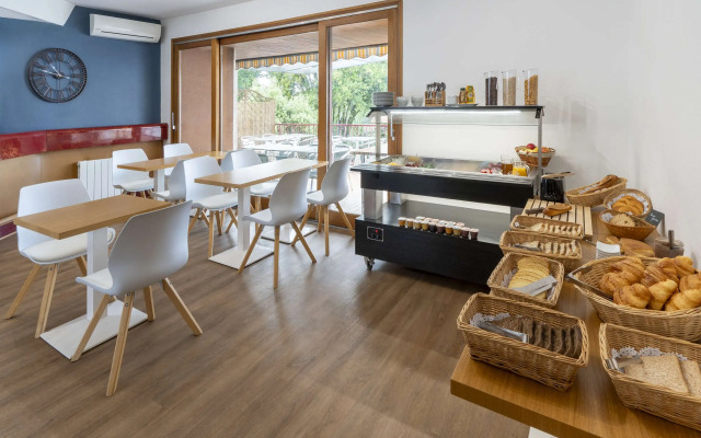 Sure Hotel by Best Western Saintes