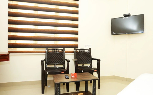 OYO 37302 White Cort