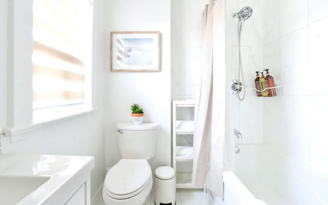 3BR Townhouse - St Clair West Village w Parking