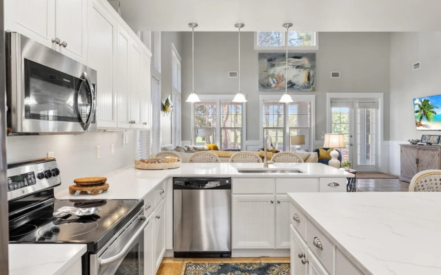 1369 Laurel Grove "the Crows Nest"