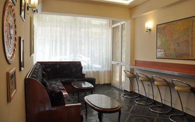 Pik Loti Hotel