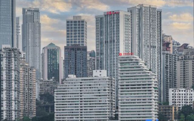 Yiduo Riverview Hotel (Chongqing Liberation Monument Hongya Cave)
