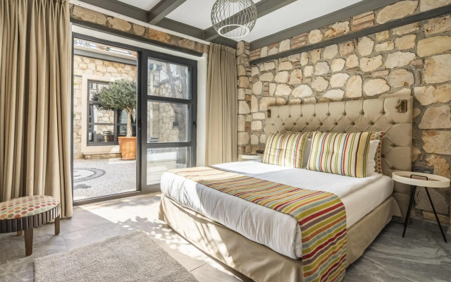 Charming Hotel Room Near Hadrian s Gate