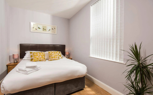 Giant Serviced Apartments