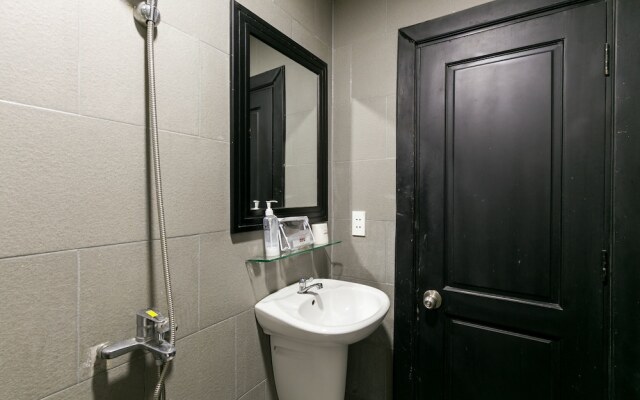 Oyo 438 Small Bay Hotel