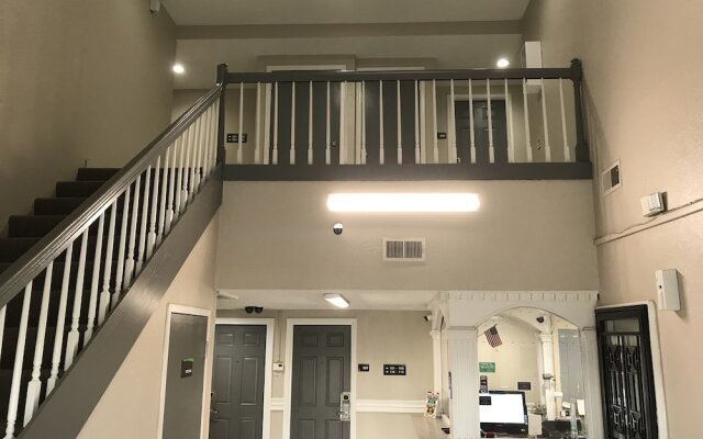 Georgetown Plaza Motel