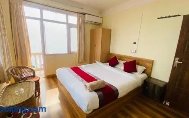 SPOT ON 393 Himalayan Sunrise